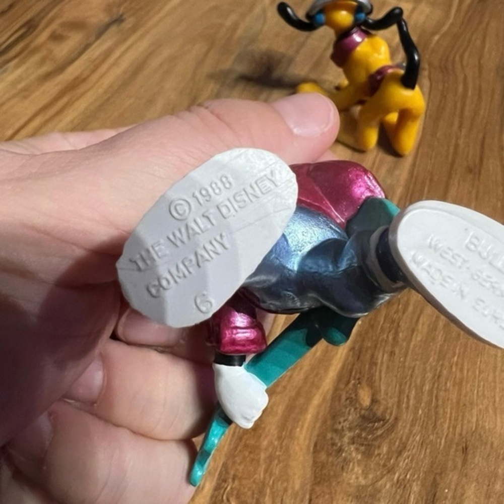 Vintage 1988 Figures Pluto w/Walkman Headphones Mickey Guitar Walt Disney RARE - Picture 4 of 4